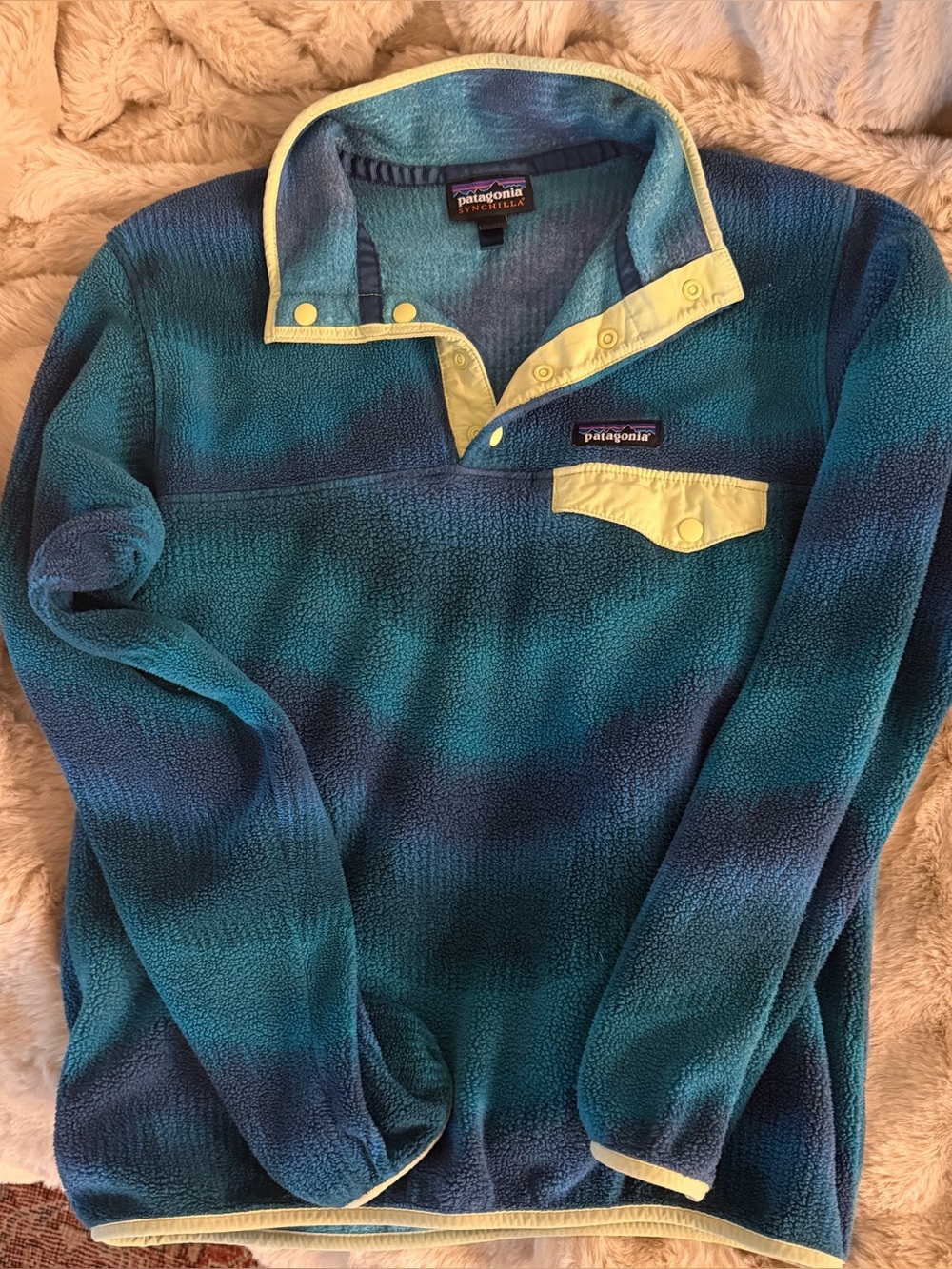 Patagonia Teal and Navy Snap‑Front Fleece with Pale Yellow Trim